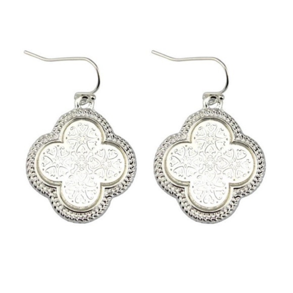 last pair • Silver Clover Quatrefoil Earrings - Picture 3 of 3